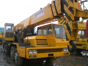 slewing mobile crane